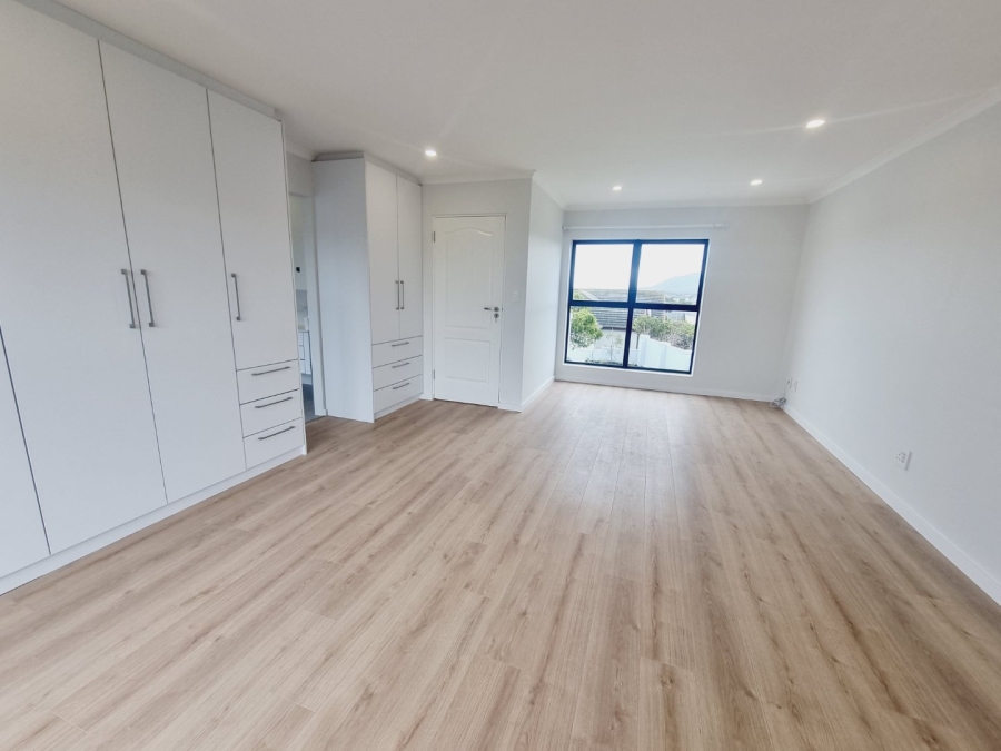 5 Bedroom Property for Sale in Sandown Western Cape